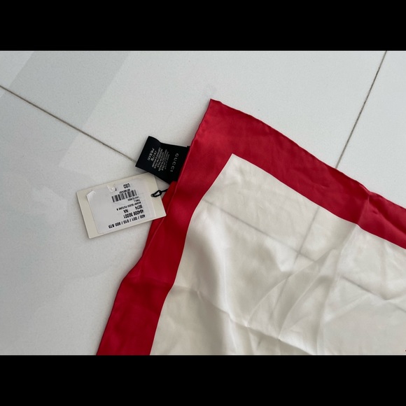 GUCCI FUTURE FOULARD SILK SCARF - Picture 4 of 4